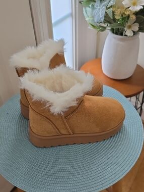 POP Brand Girl's Tan Plush-Lined Winter Boots Size 1